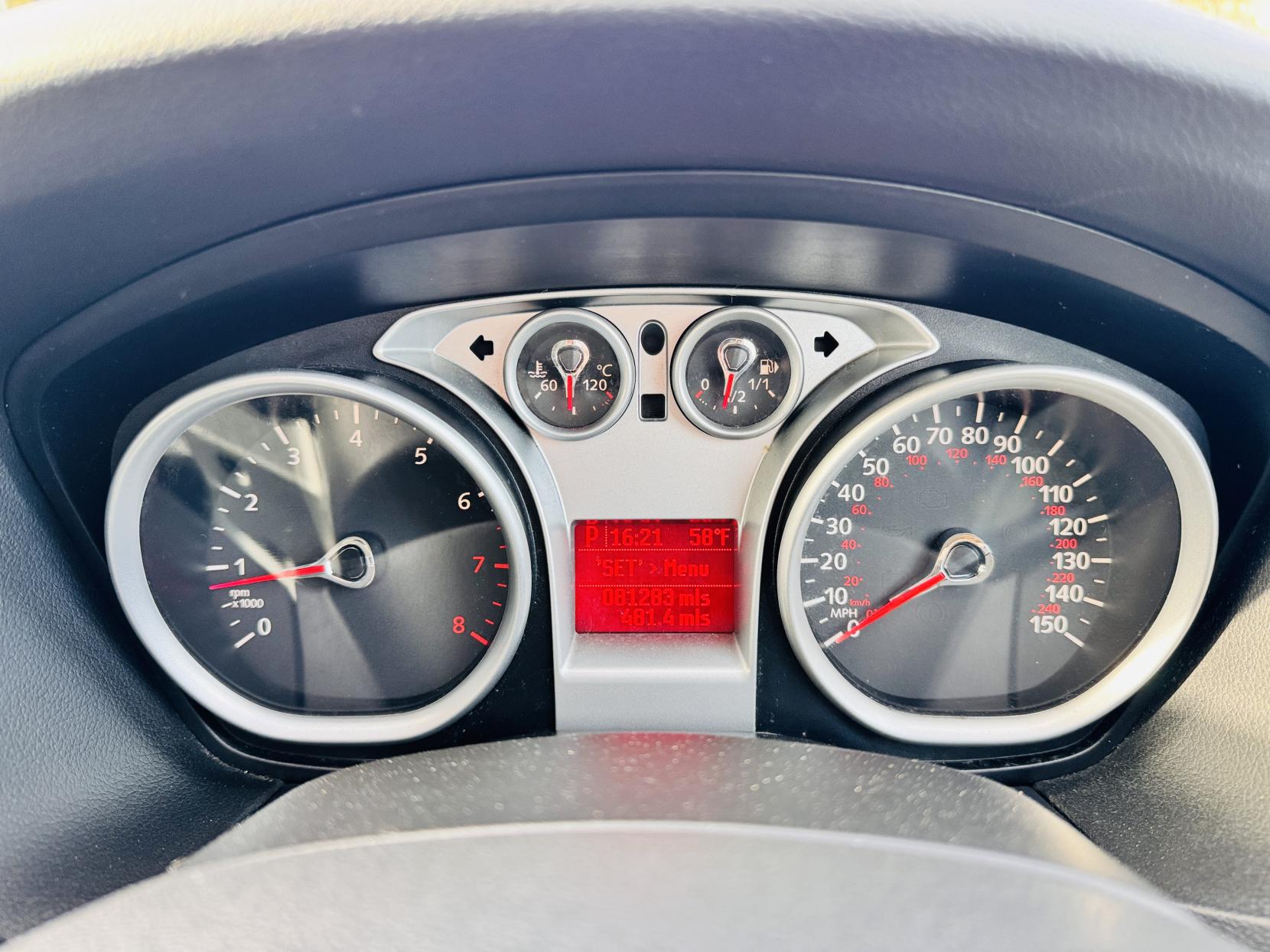 Ford Focus 1.6 Zetec Hatchback 5dr Petrol Automatic (184 g/km, 99 bhp)