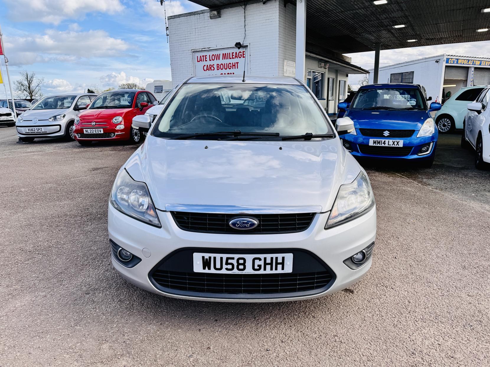 Ford Focus 1.6 Zetec Hatchback 5dr Petrol Automatic (184 g/km, 99 bhp)