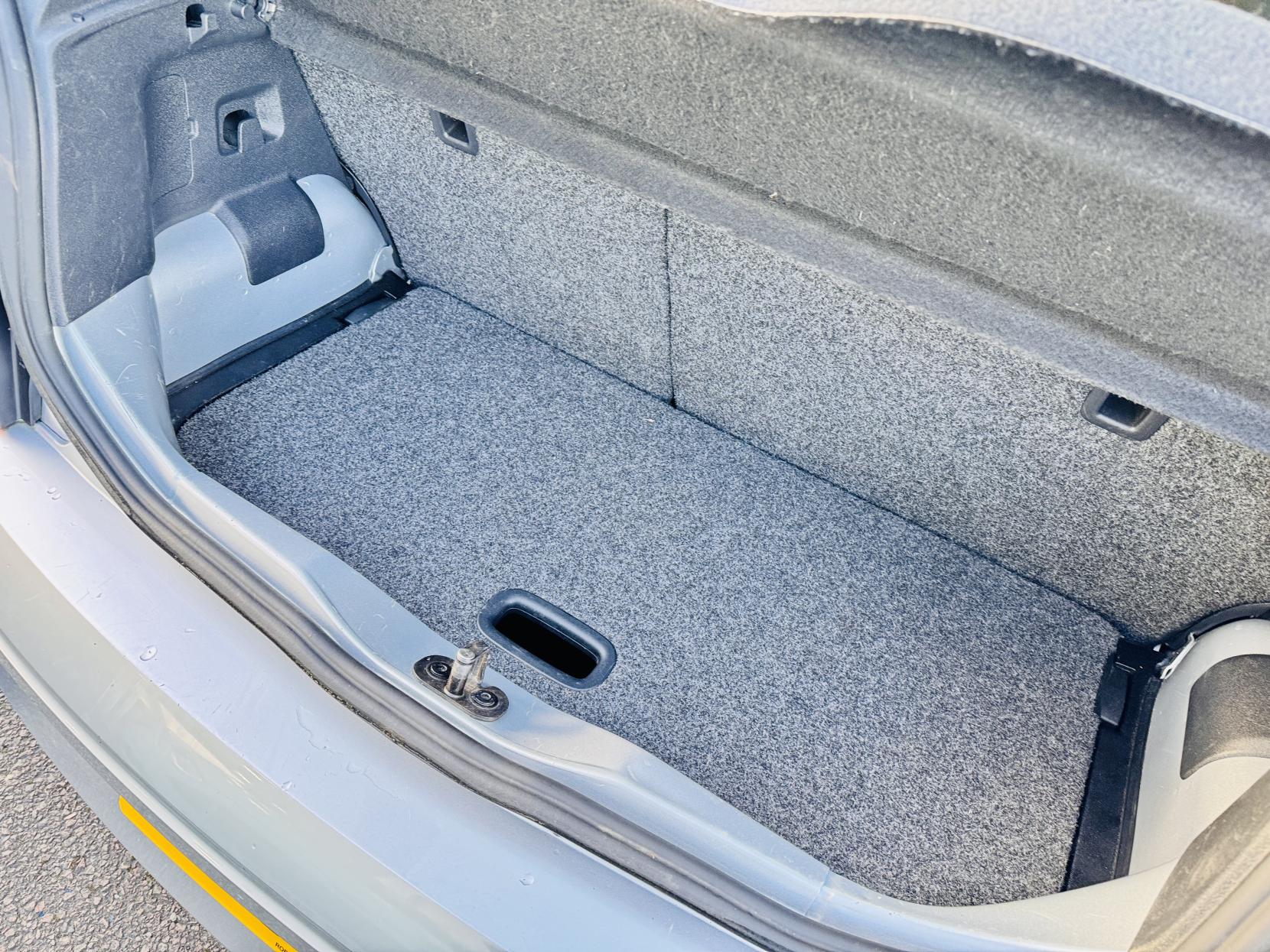 Volkswagen up! 1.0 Move up! Hatchback 5dr Petrol Manual Euro 5 (60 ps)