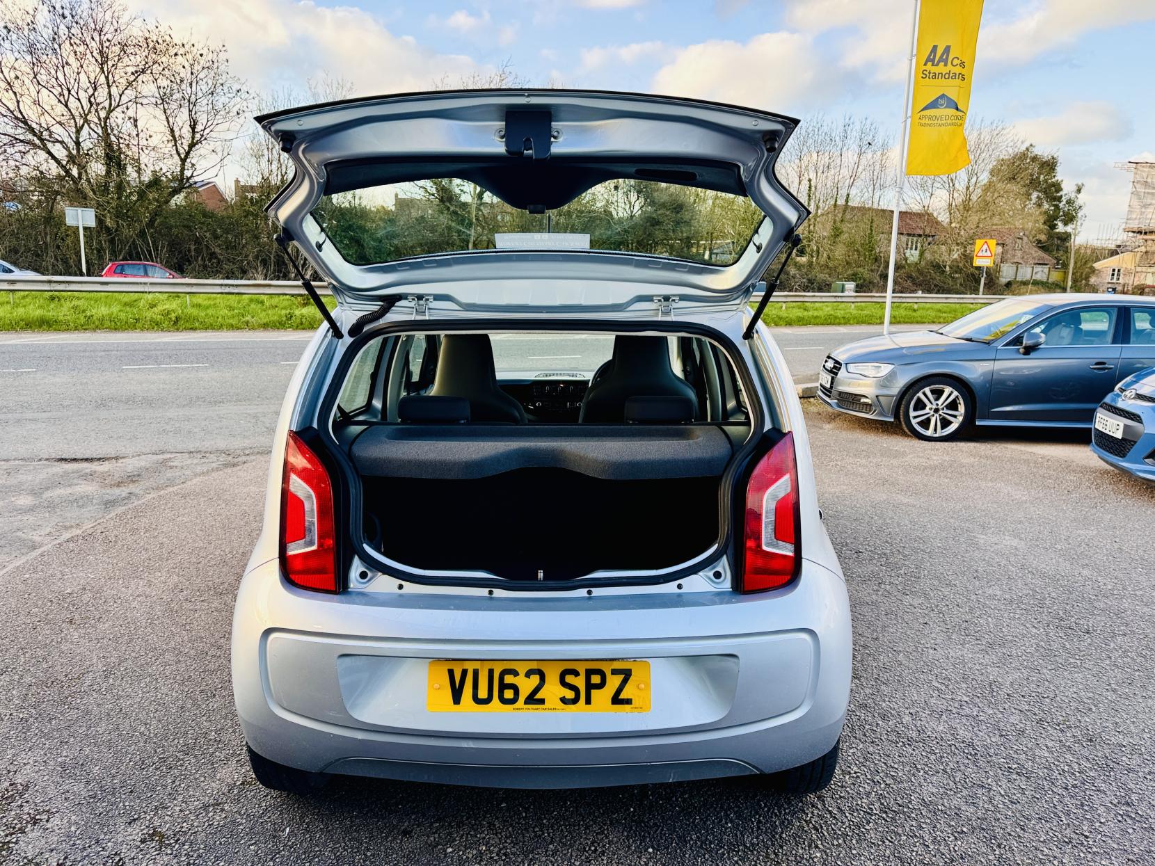 Volkswagen up! 1.0 Move up! Hatchback 5dr Petrol Manual Euro 5 (60 ps)