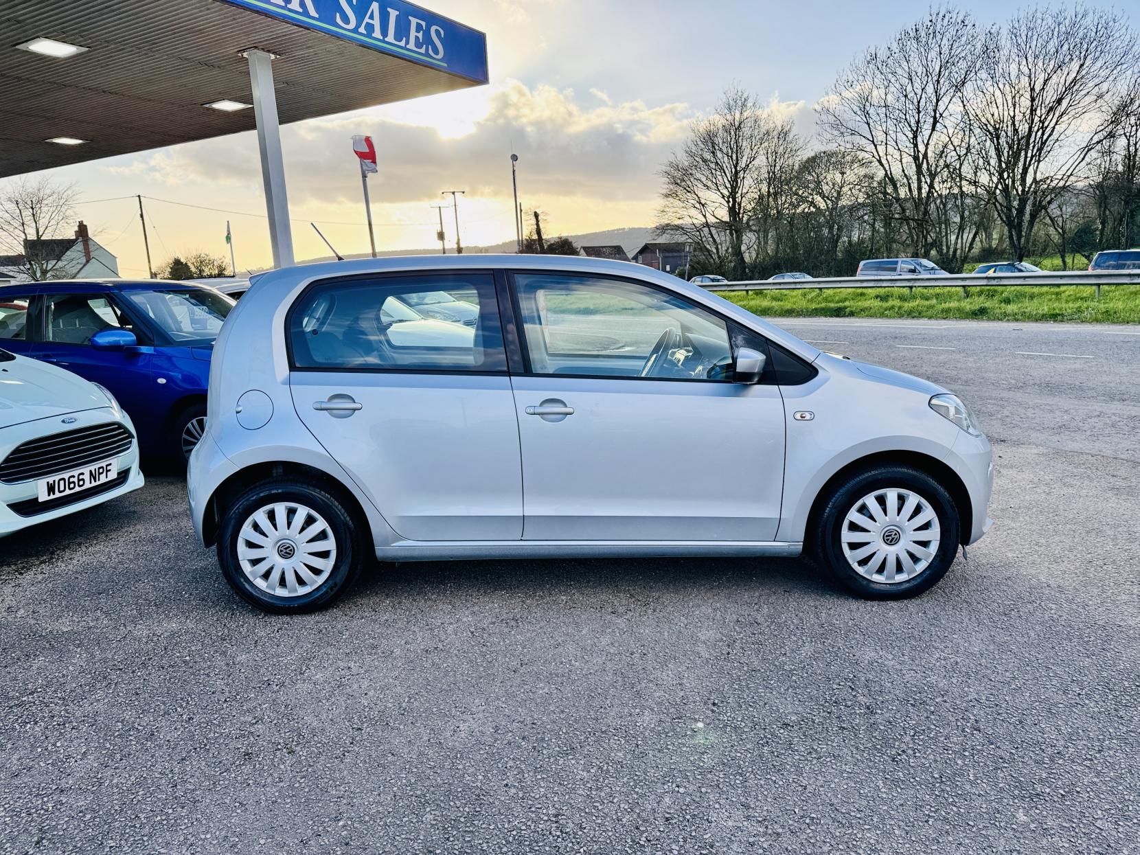 Volkswagen up! 1.0 Move up! Hatchback 5dr Petrol Manual Euro 5 (60 ps)