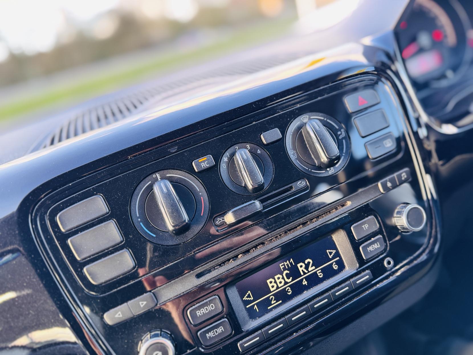 Volkswagen up! 1.0 Move up! Hatchback 5dr Petrol Manual Euro 5 (60 ps)