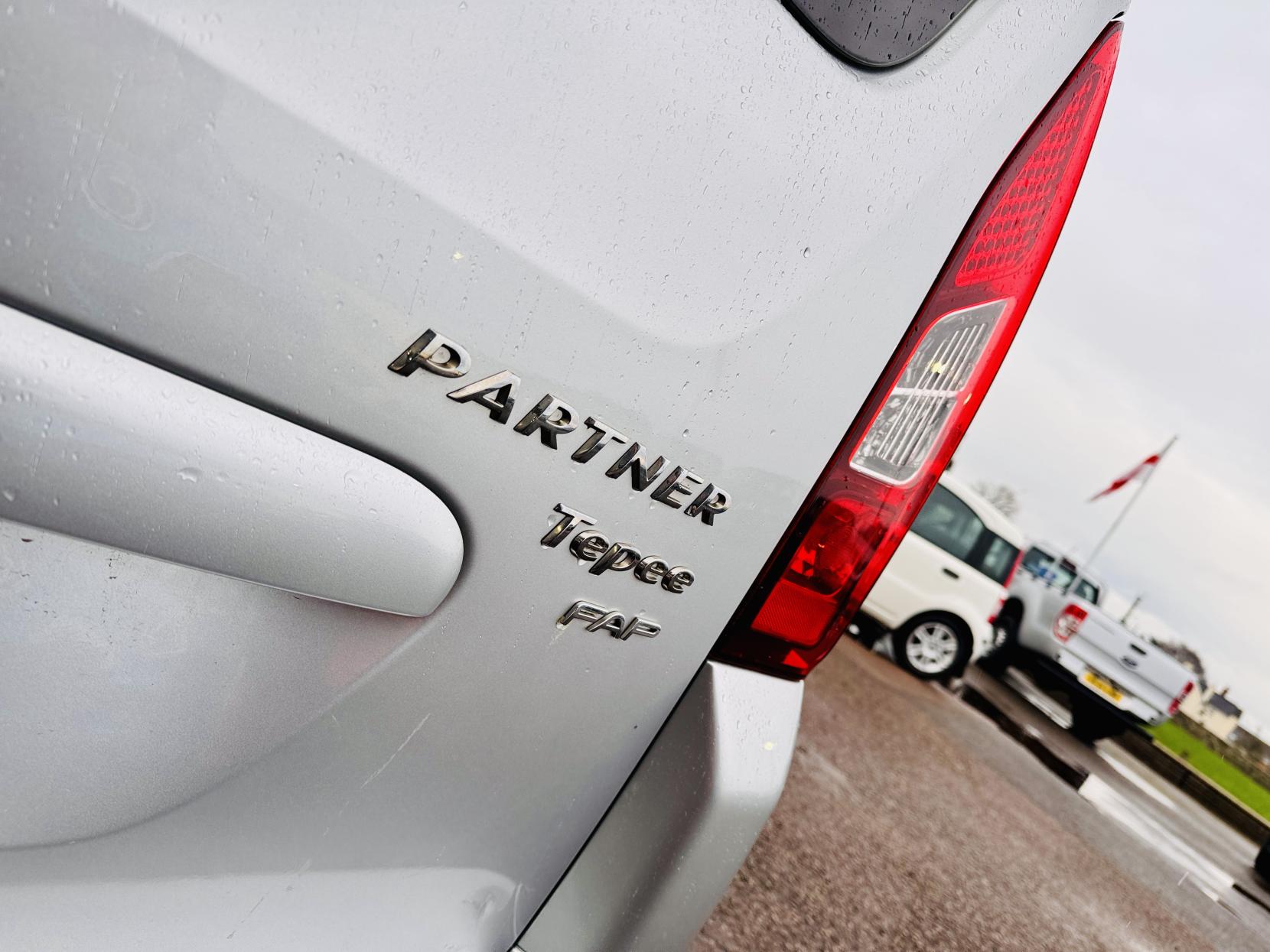 Peugeot Partner Tepee 1.6 HDi Tepee S MPV 5dr Diesel EGC (s/s) (125 g/km, 92 bhp)