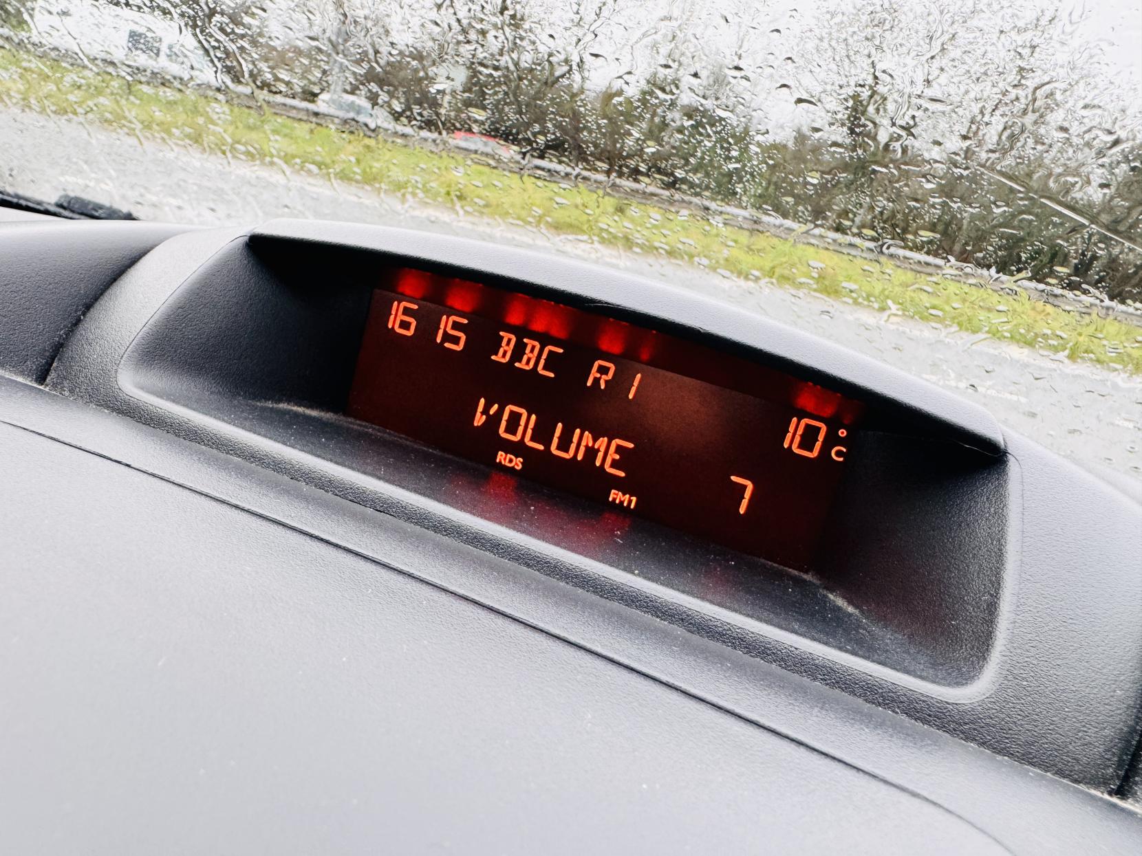 Peugeot Partner Tepee 1.6 HDi Tepee S MPV 5dr Diesel EGC (s/s) (125 g/km, 92 bhp)