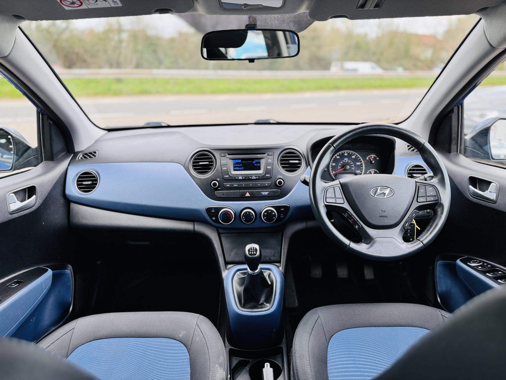 Hyundai i10 1.2 Premium Hatchback 5dr Petrol Manual Euro 5 (87 ps)