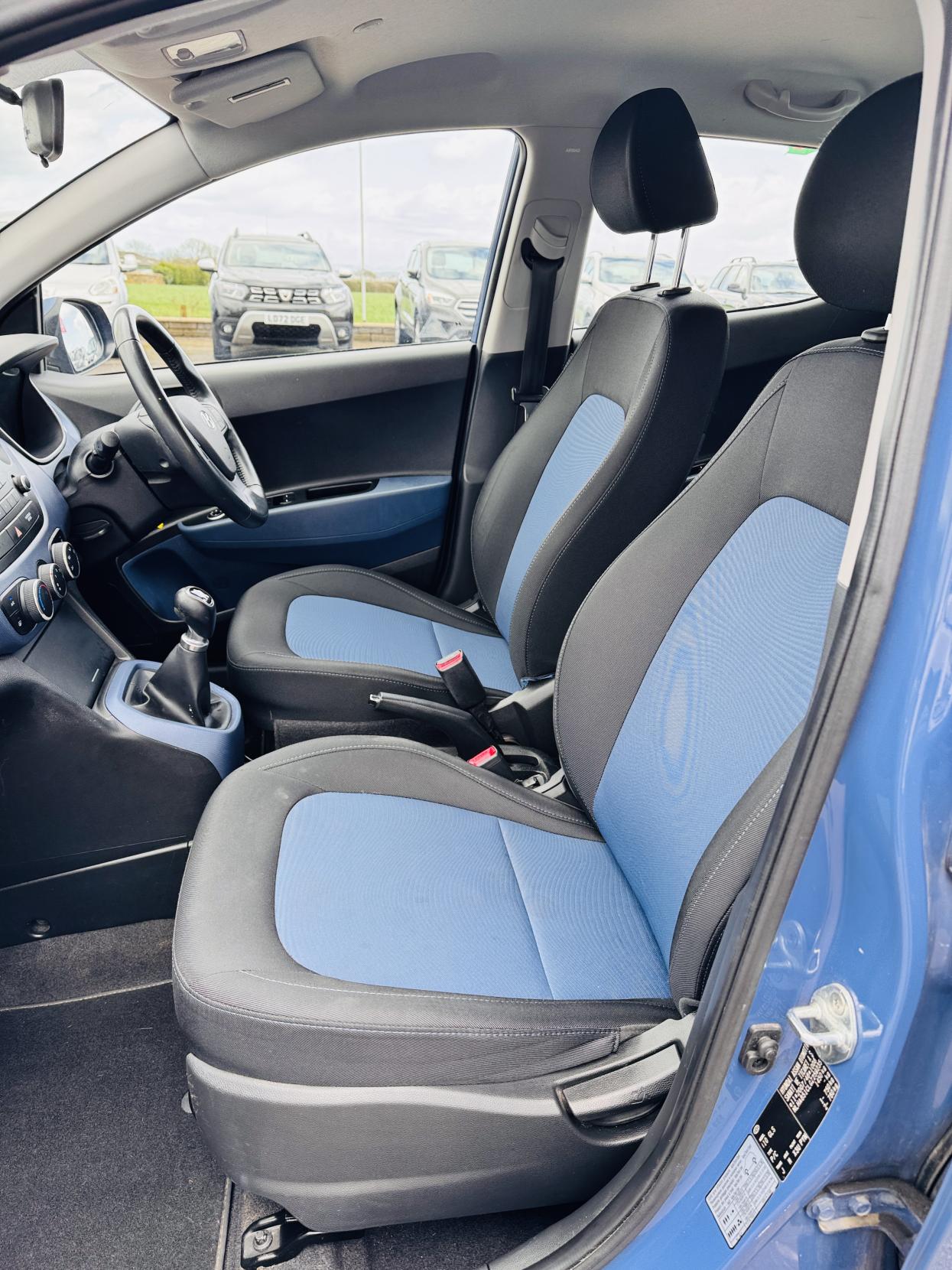 Hyundai i10 1.2 Premium Hatchback 5dr Petrol Manual Euro 5 (87 ps)