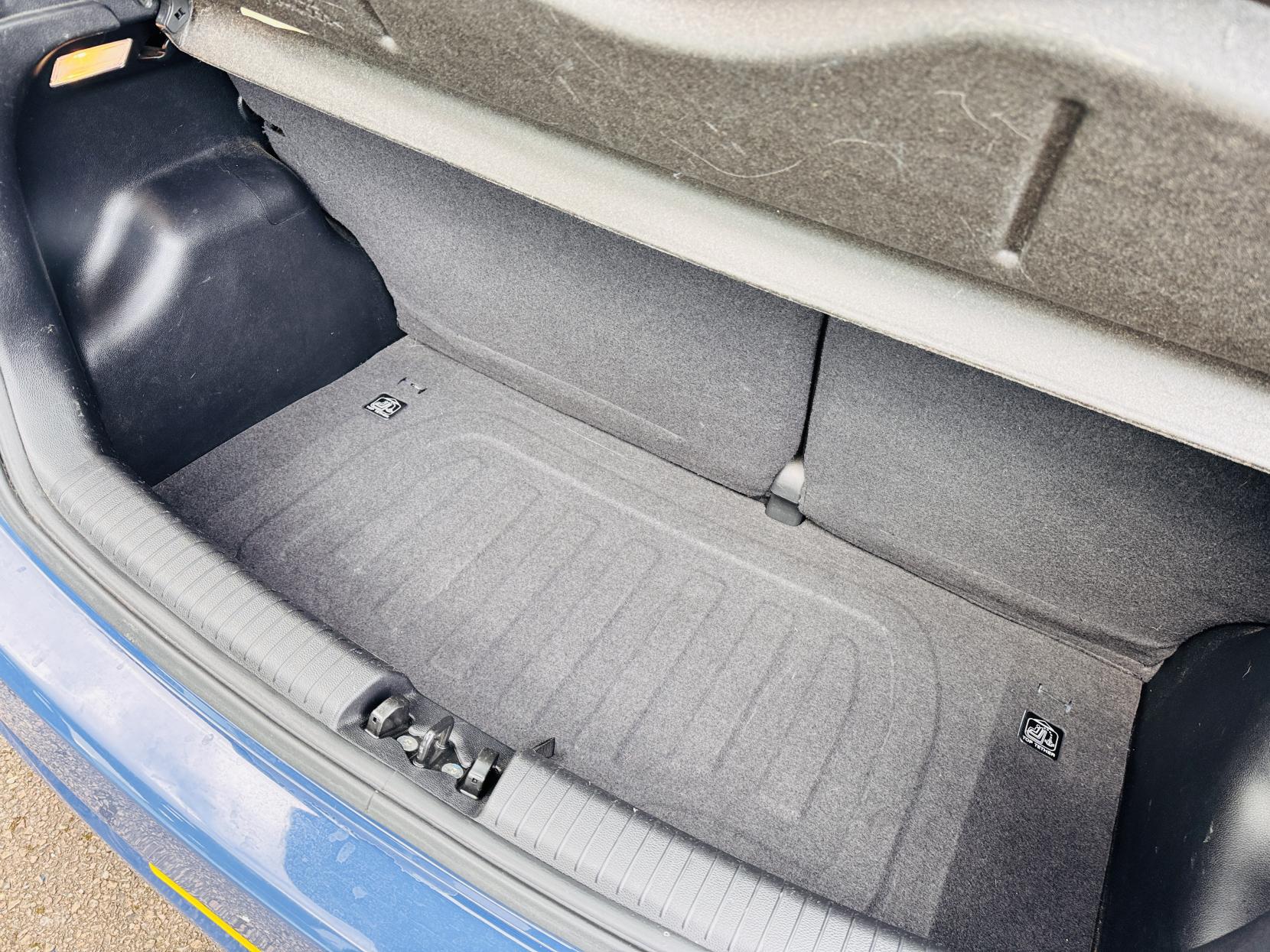 Hyundai i10 1.2 Premium Hatchback 5dr Petrol Manual Euro 5 (87 ps)