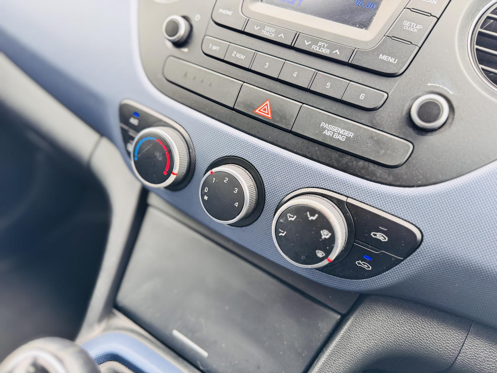 Hyundai i10 1.2 Premium Hatchback 5dr Petrol Manual Euro 5 (87 ps)