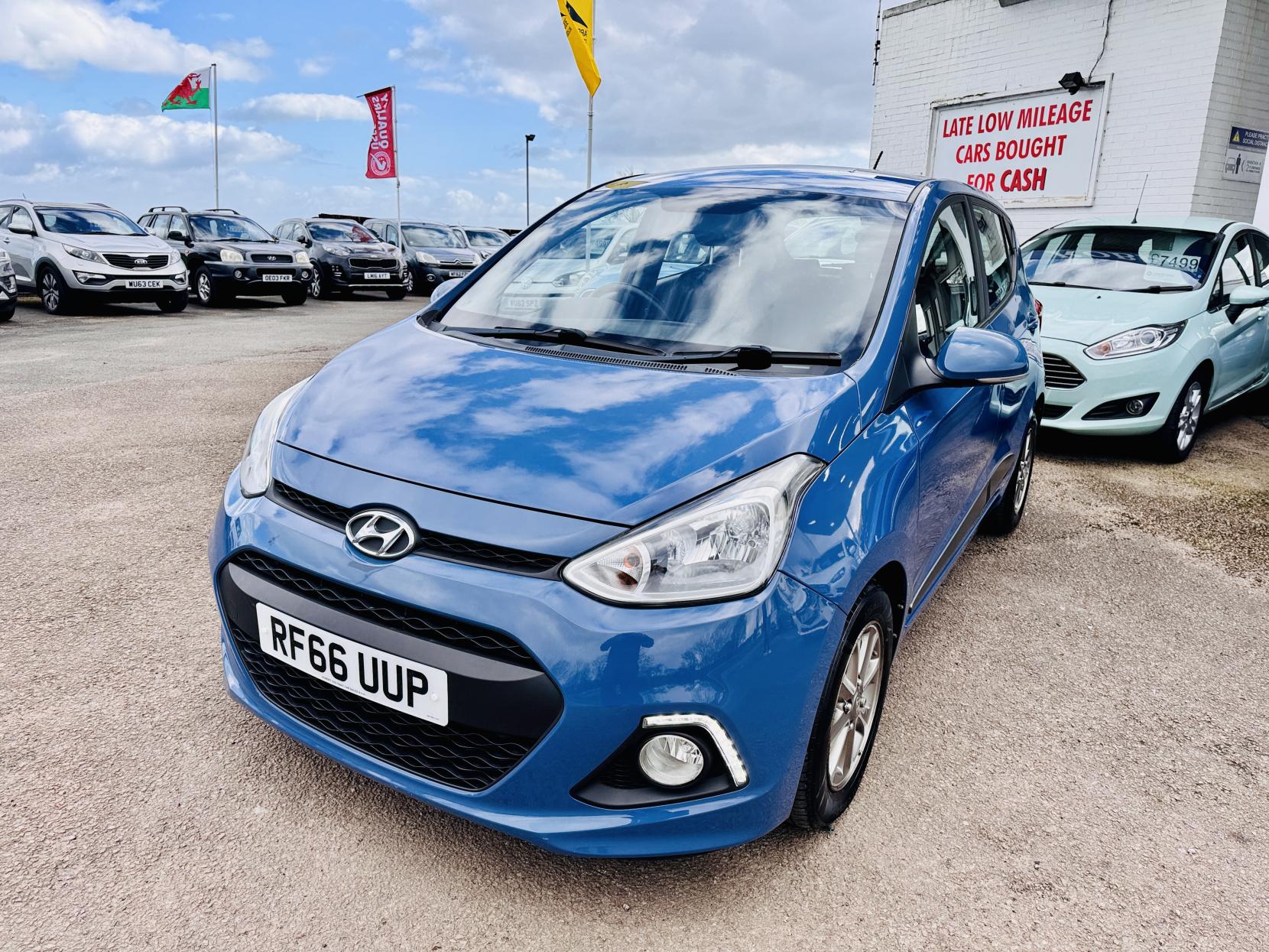 Hyundai i10 1.2 Premium Hatchback 5dr Petrol Manual Euro 5 (87 ps)