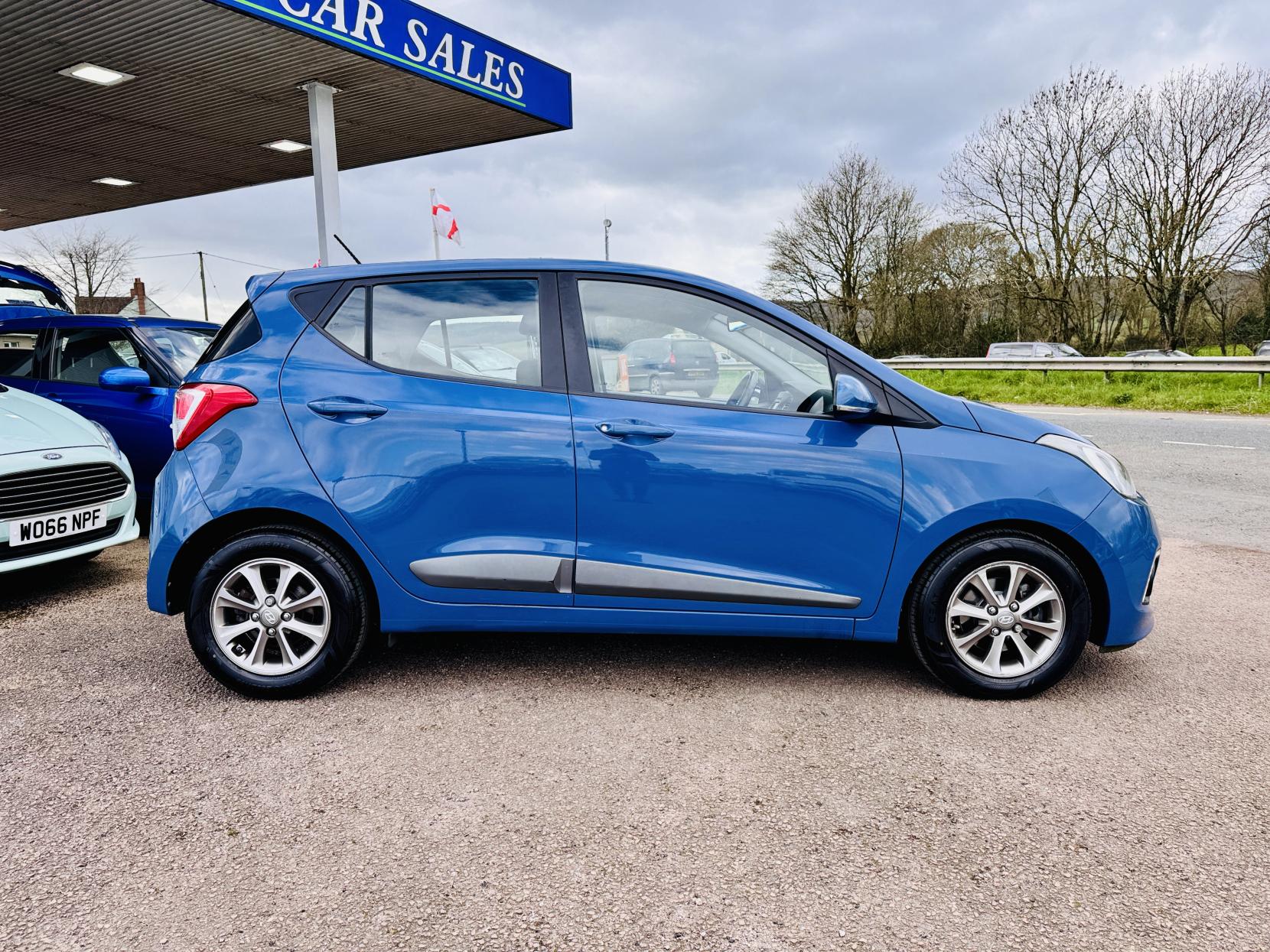 Hyundai i10 1.2 Premium Hatchback 5dr Petrol Manual Euro 5 (87 ps)