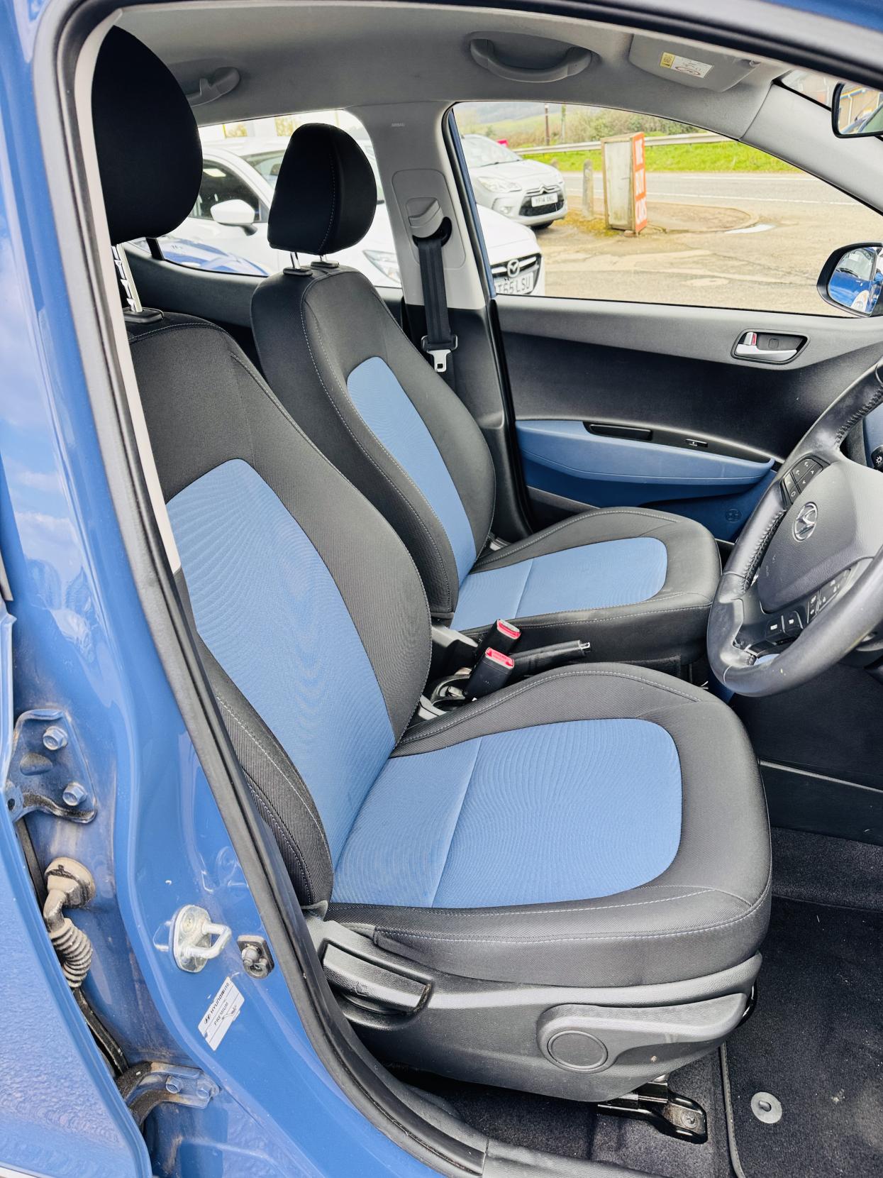 Hyundai i10 1.2 Premium Hatchback 5dr Petrol Manual Euro 5 (87 ps)