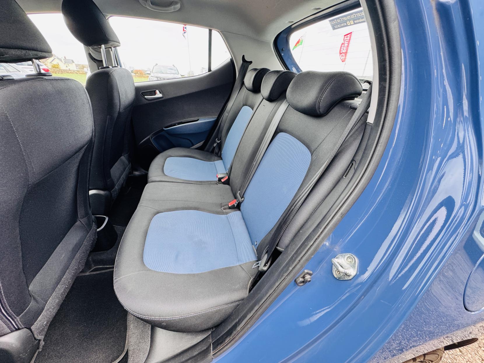 Hyundai i10 1.2 Premium Hatchback 5dr Petrol Manual Euro 5 (87 ps)