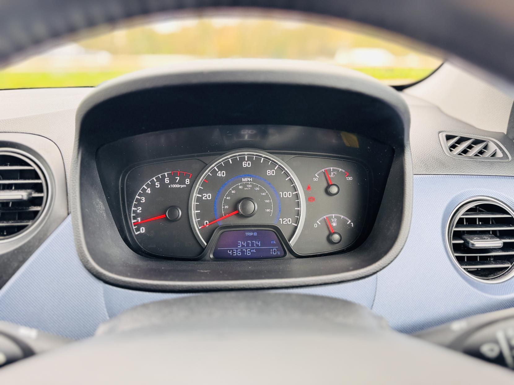 Hyundai i10 1.2 Premium Hatchback 5dr Petrol Manual Euro 5 (87 ps)