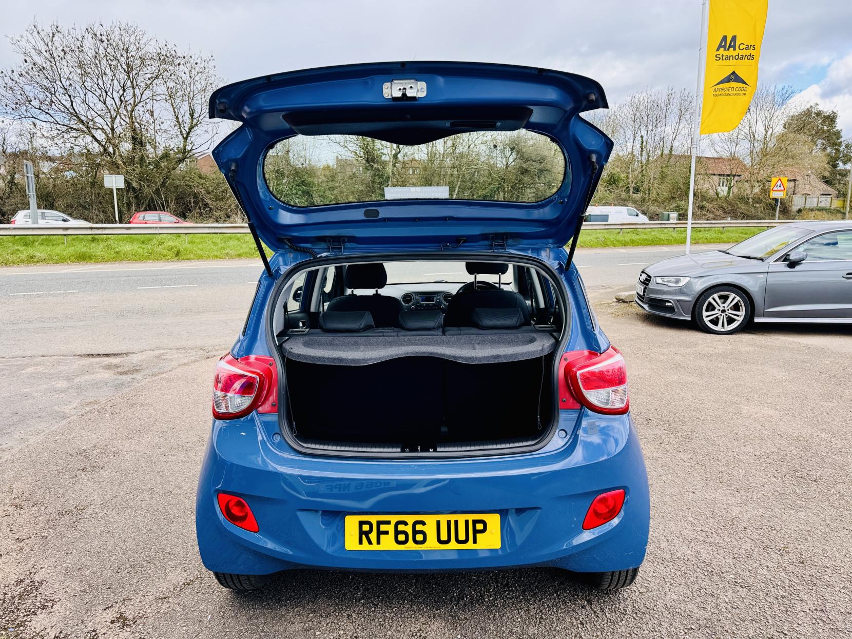 Hyundai i10 1.2 Premium Hatchback 5dr Petrol Manual Euro 5 (87 ps)