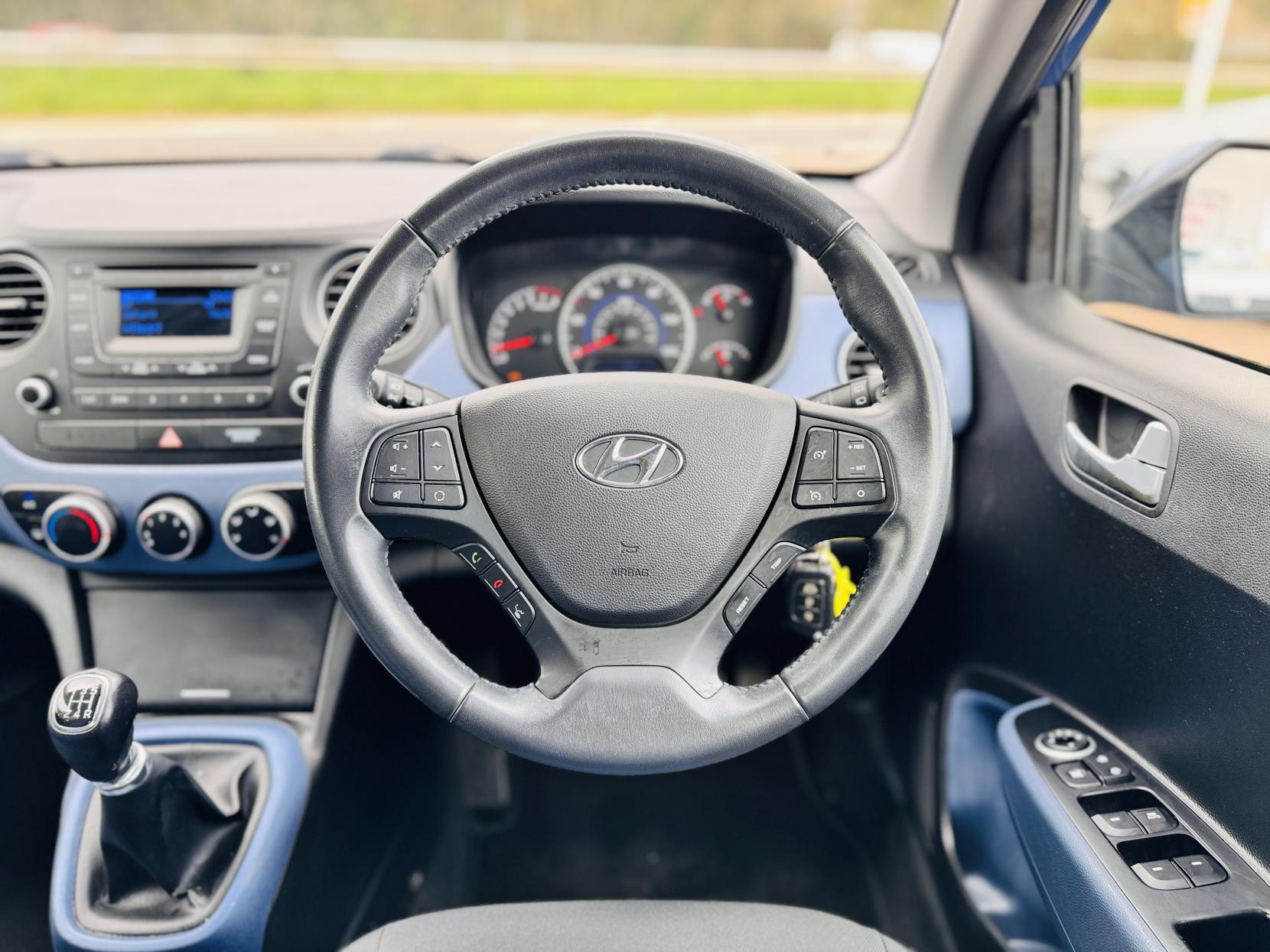 Hyundai i10 1.2 Premium Hatchback 5dr Petrol Manual Euro 5 (87 ps)