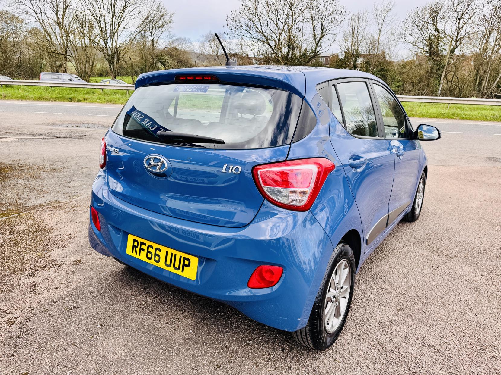 Hyundai i10 1.2 Premium Hatchback 5dr Petrol Manual Euro 5 (87 ps)