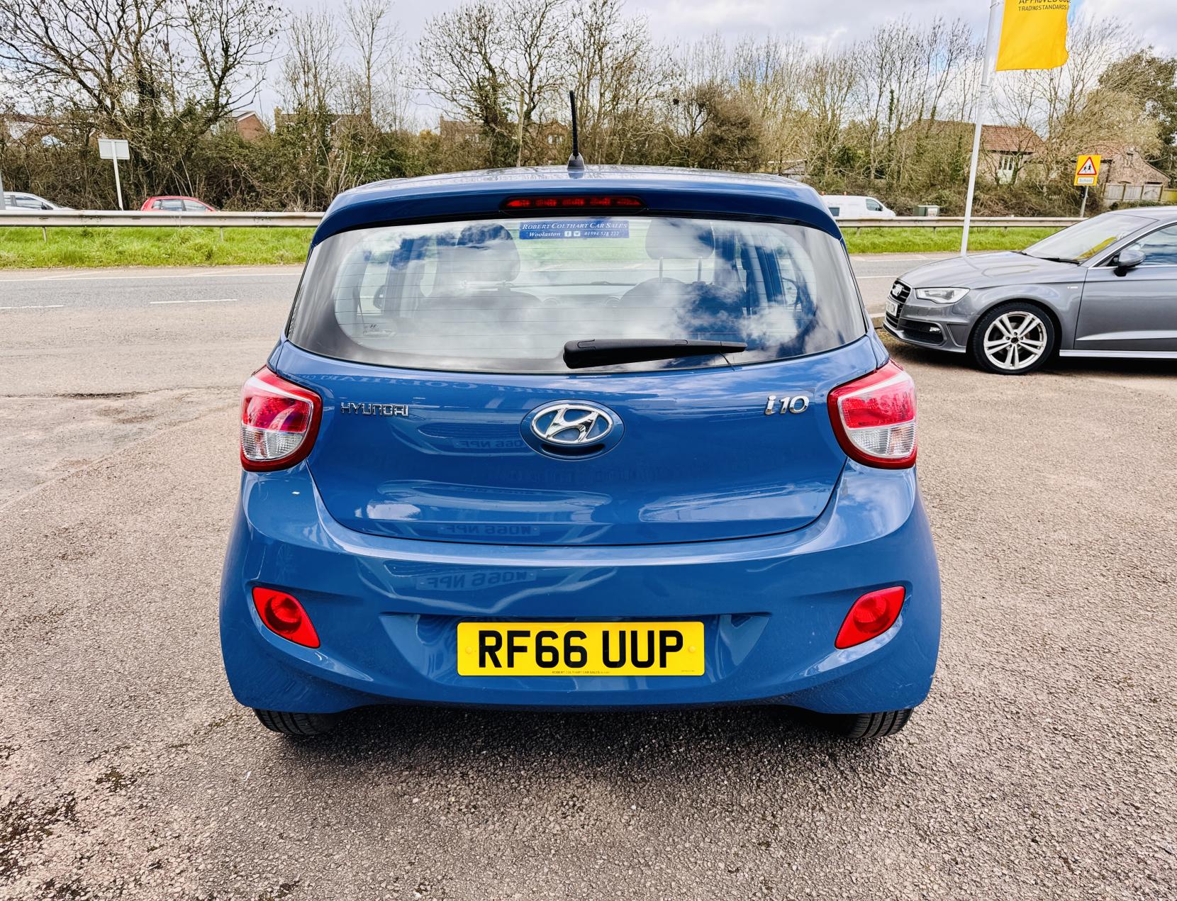 Hyundai i10 1.2 Premium Hatchback 5dr Petrol Manual Euro 5 (87 ps)