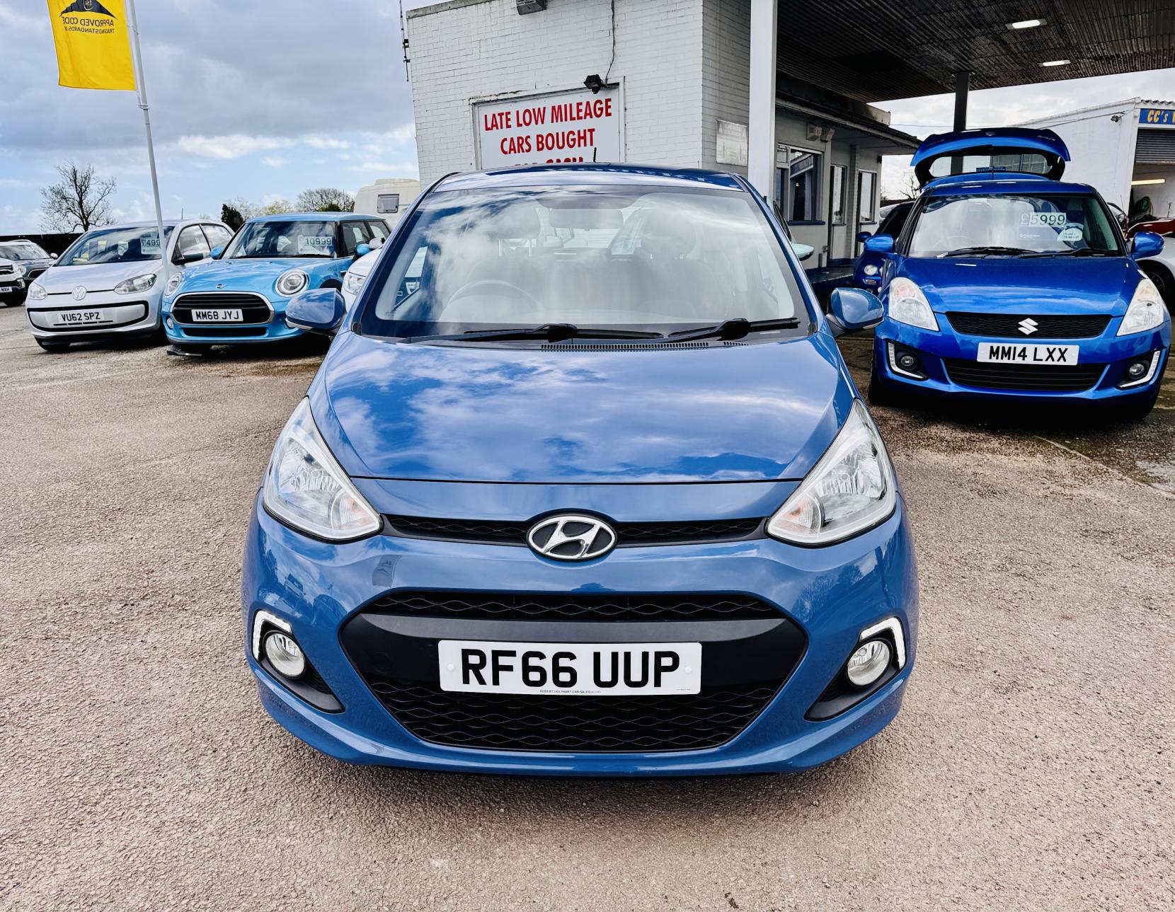 Hyundai i10 1.2 Premium Hatchback 5dr Petrol Manual Euro 5 (87 ps)