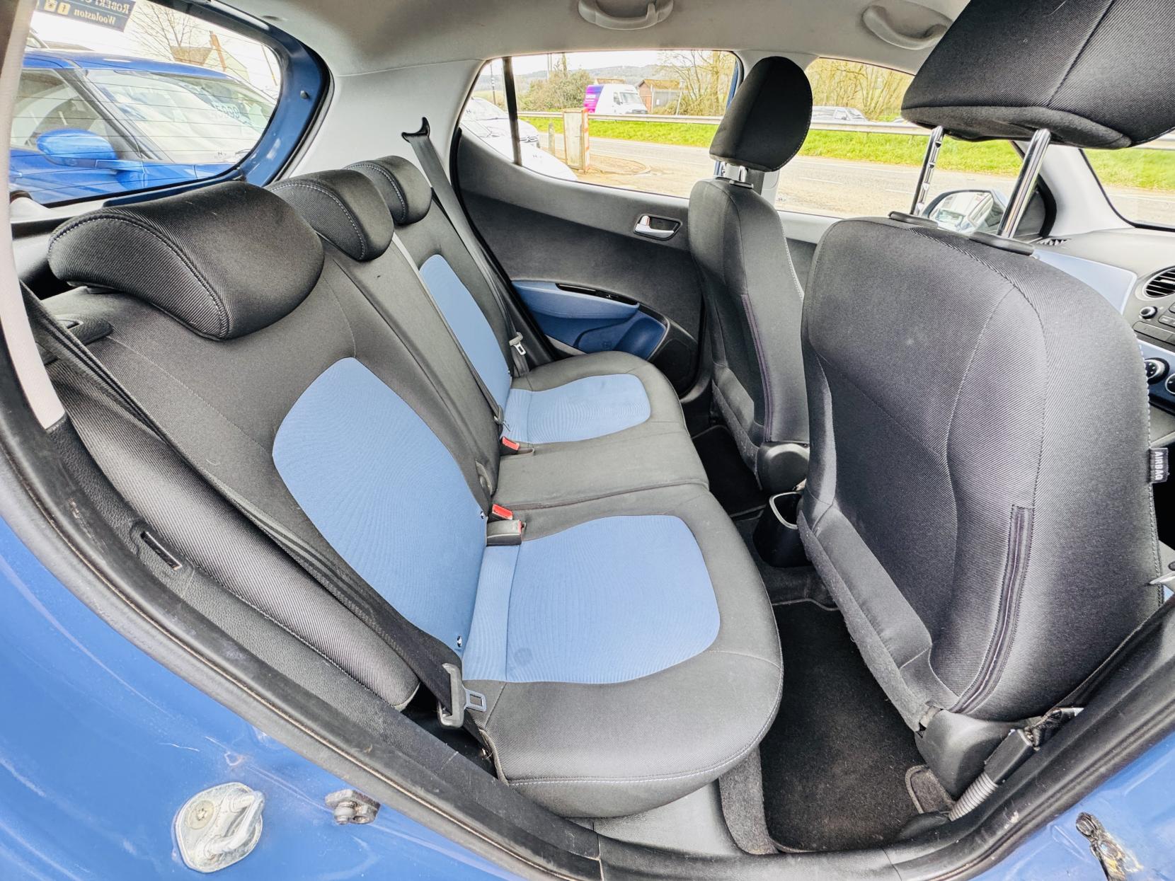 Hyundai i10 1.2 Premium Hatchback 5dr Petrol Manual Euro 5 (87 ps)