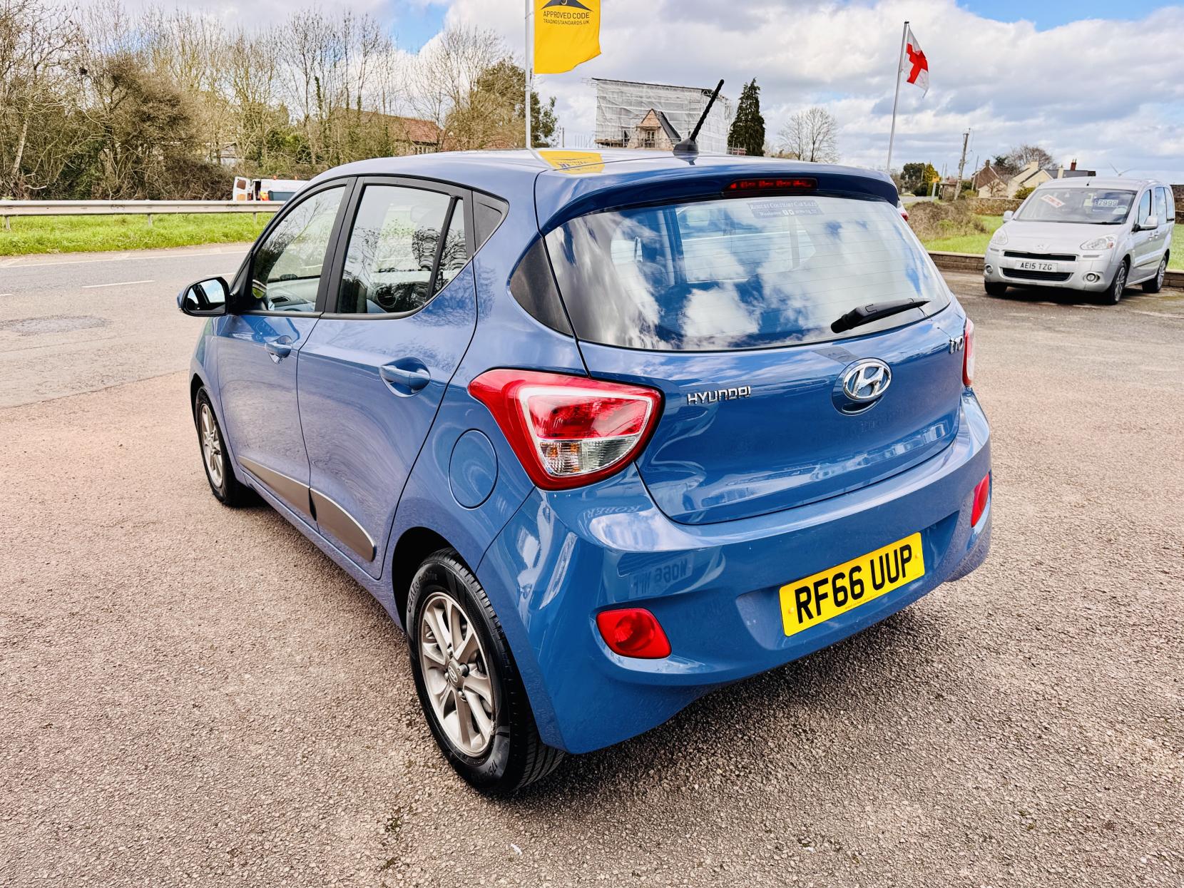 Hyundai i10 1.2 Premium Hatchback 5dr Petrol Manual Euro 5 (87 ps)