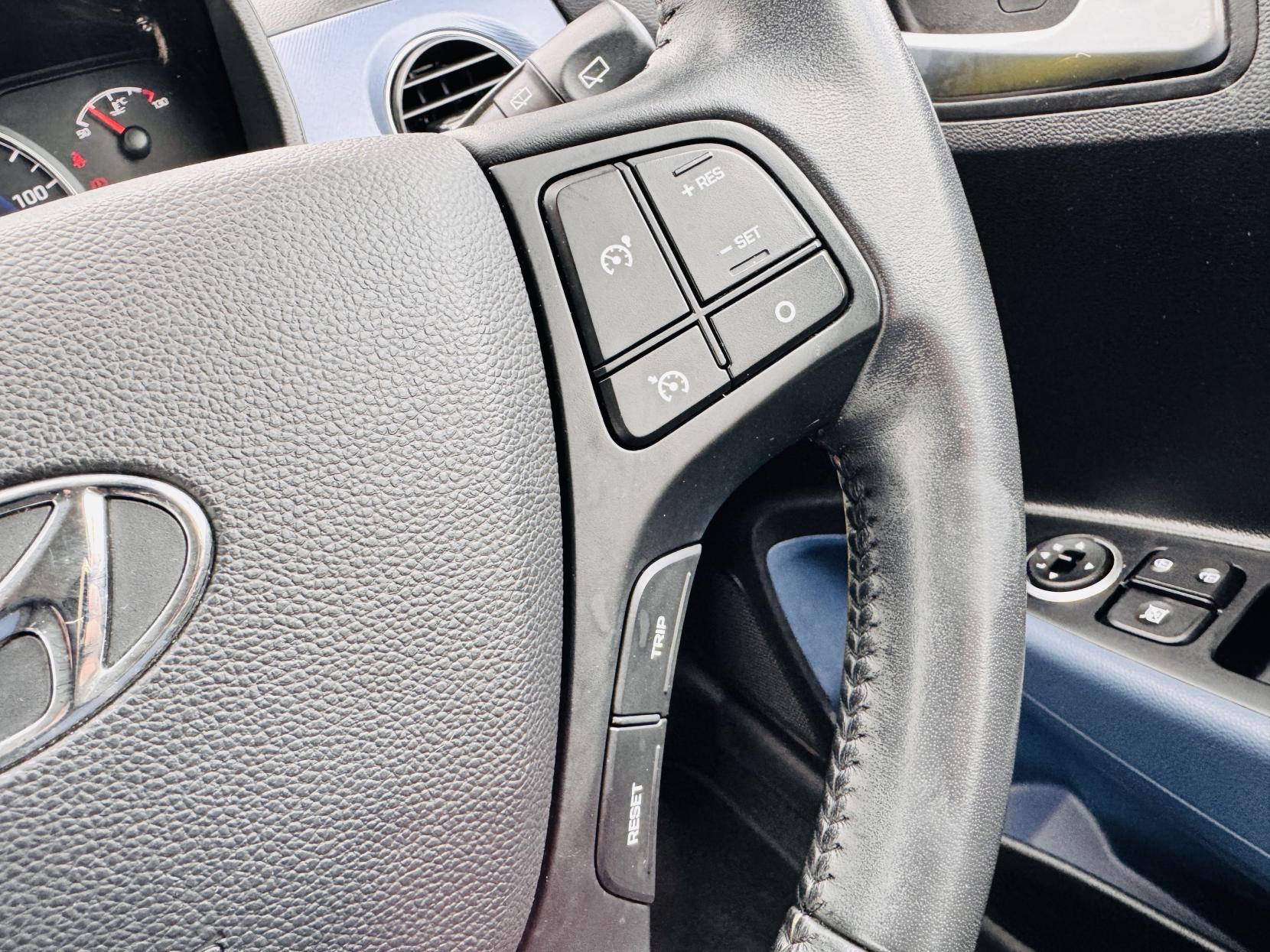 Hyundai i10 1.2 Premium Hatchback 5dr Petrol Manual Euro 5 (87 ps)