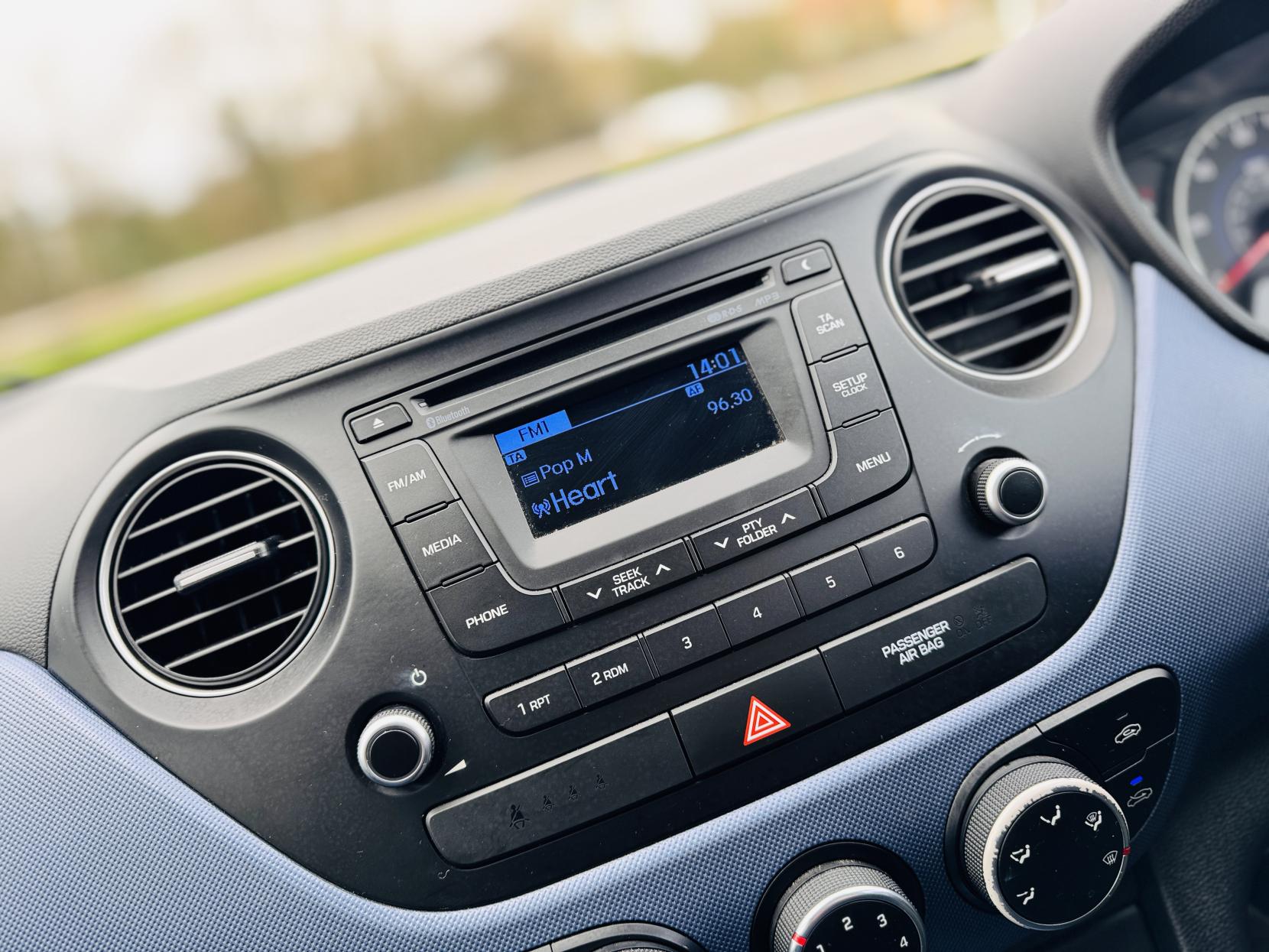 Hyundai i10 1.2 Premium Hatchback 5dr Petrol Manual Euro 5 (87 ps)