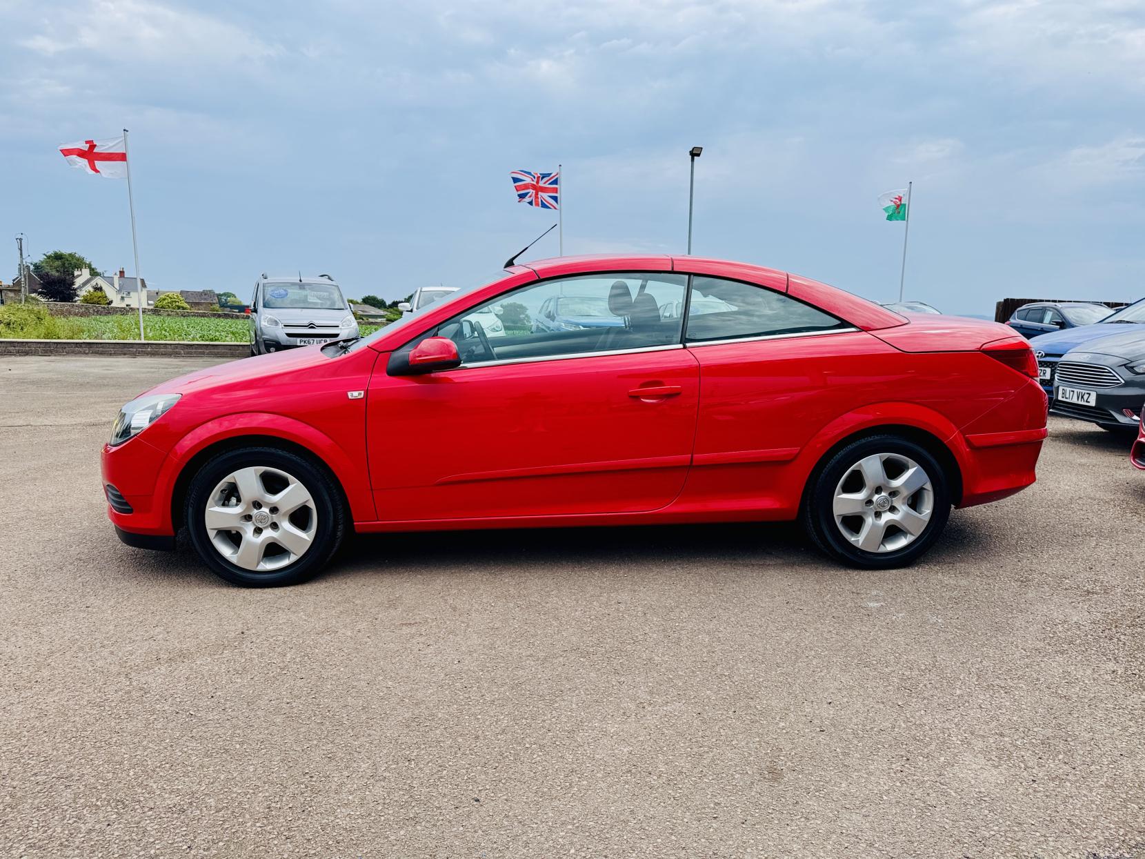 Vauxhall Astra 1.6i TwinAir Air Twin Top 2dr Petrol Manual (163 g/km, 113 bhp)