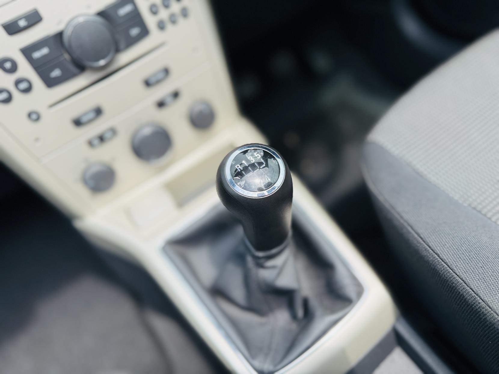 Vauxhall Astra 1.6i TwinAir Air Twin Top 2dr Petrol Manual (163 g/km, 113 bhp)