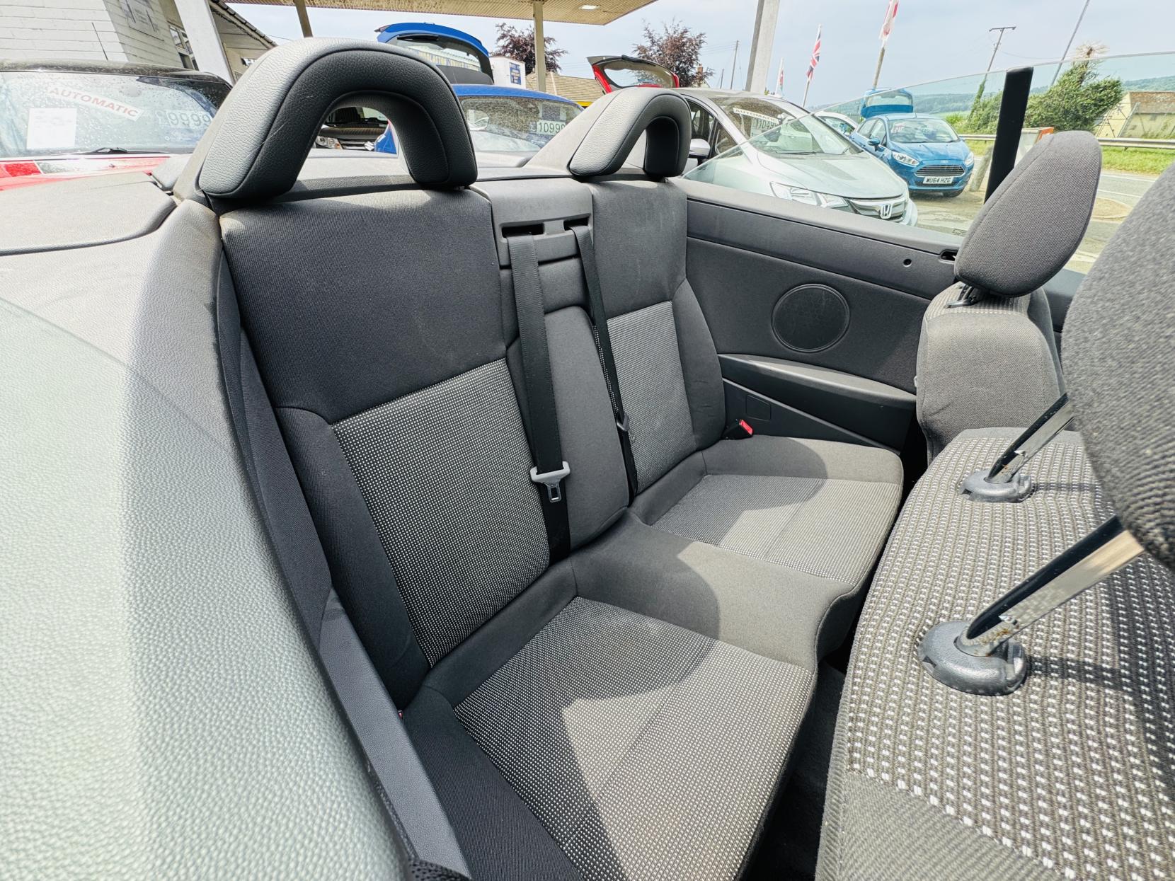 Vauxhall Astra 1.6i TwinAir Air Twin Top 2dr Petrol Manual (163 g/km, 113 bhp)