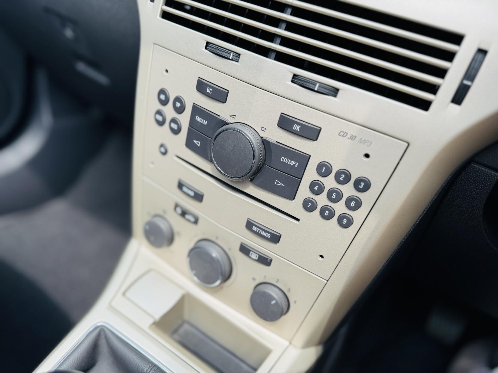 Vauxhall Astra 1.6i TwinAir Air Twin Top 2dr Petrol Manual (163 g/km, 113 bhp)