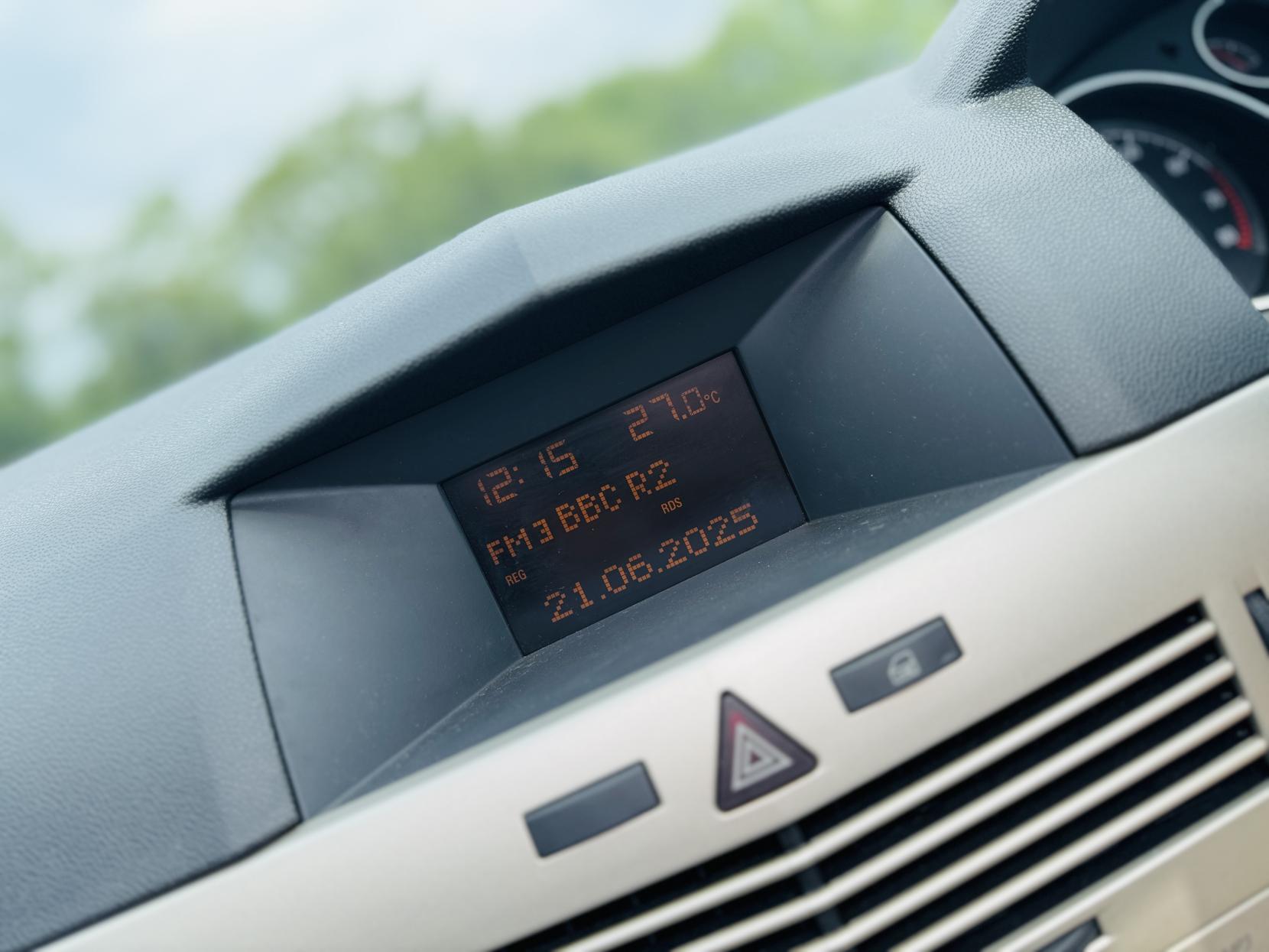 Vauxhall Astra 1.6i TwinAir Air Twin Top 2dr Petrol Manual (163 g/km, 113 bhp)