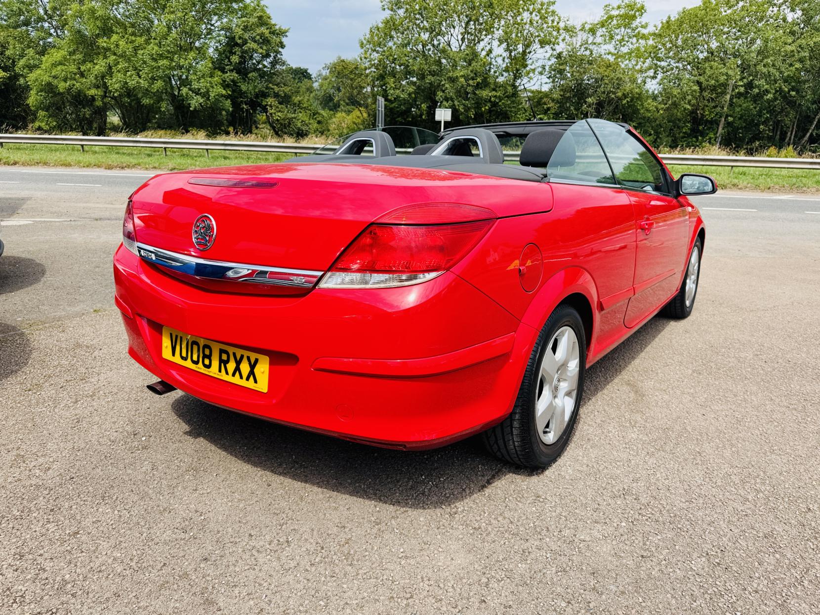 Vauxhall Astra 1.6i TwinAir Air Twin Top 2dr Petrol Manual (163 g/km, 113 bhp)