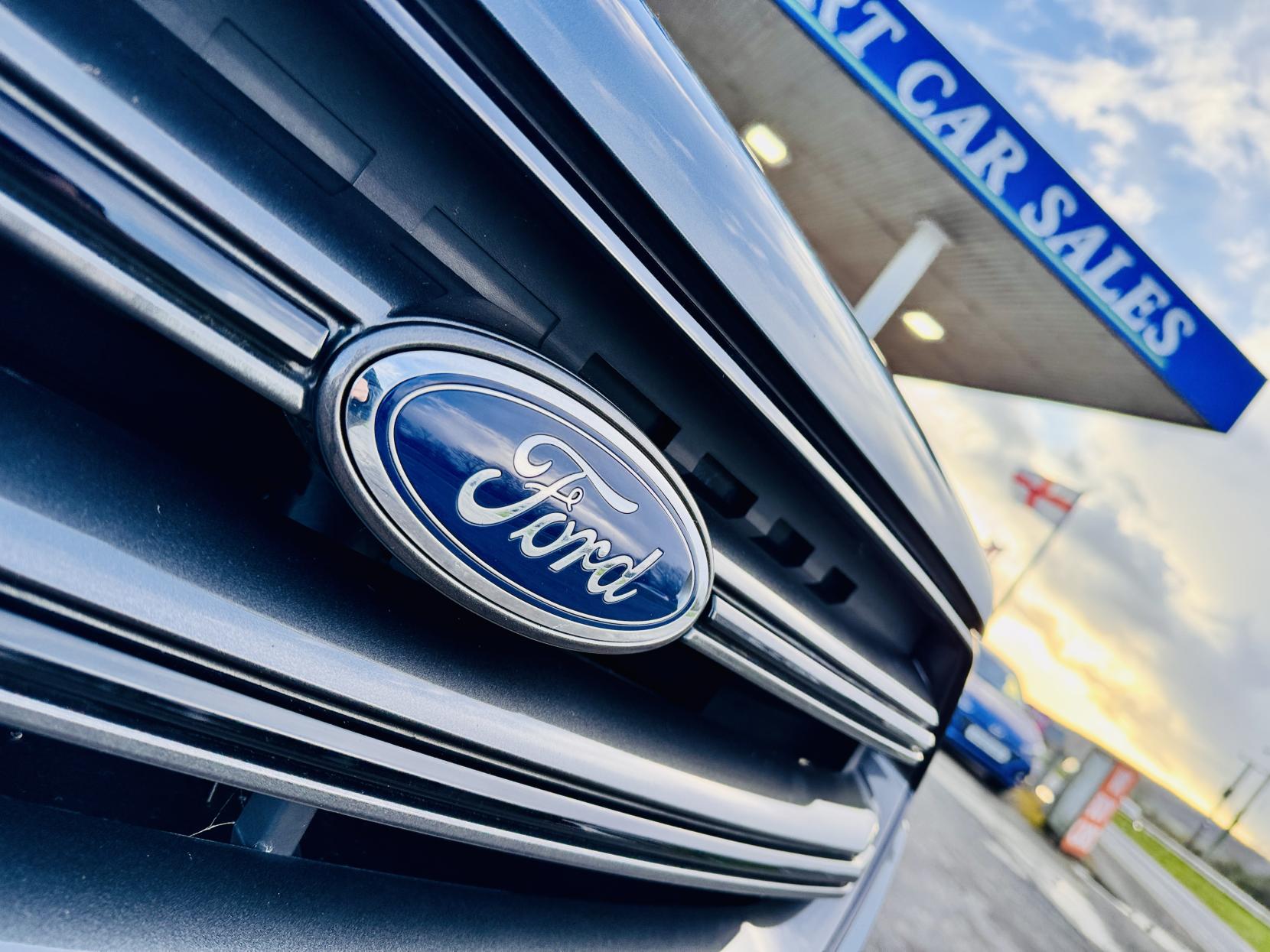 Ford Kuga 2.0 TDCi EcoBlue ST-Line Edition SUV 5dr Diesel Powershift AWD Euro 6 (s/s) (180 ps)