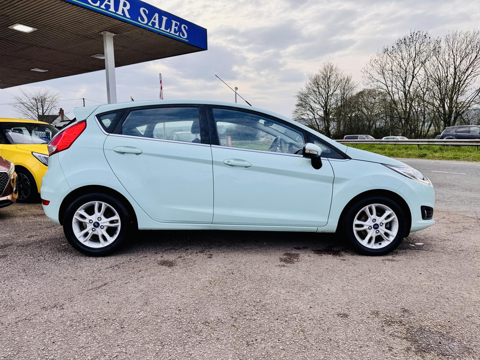 Ford Fiesta 1.0T EcoBoost Zetec Hatchback 5dr Petrol Manual Euro 6 (s/s) (100 ps)