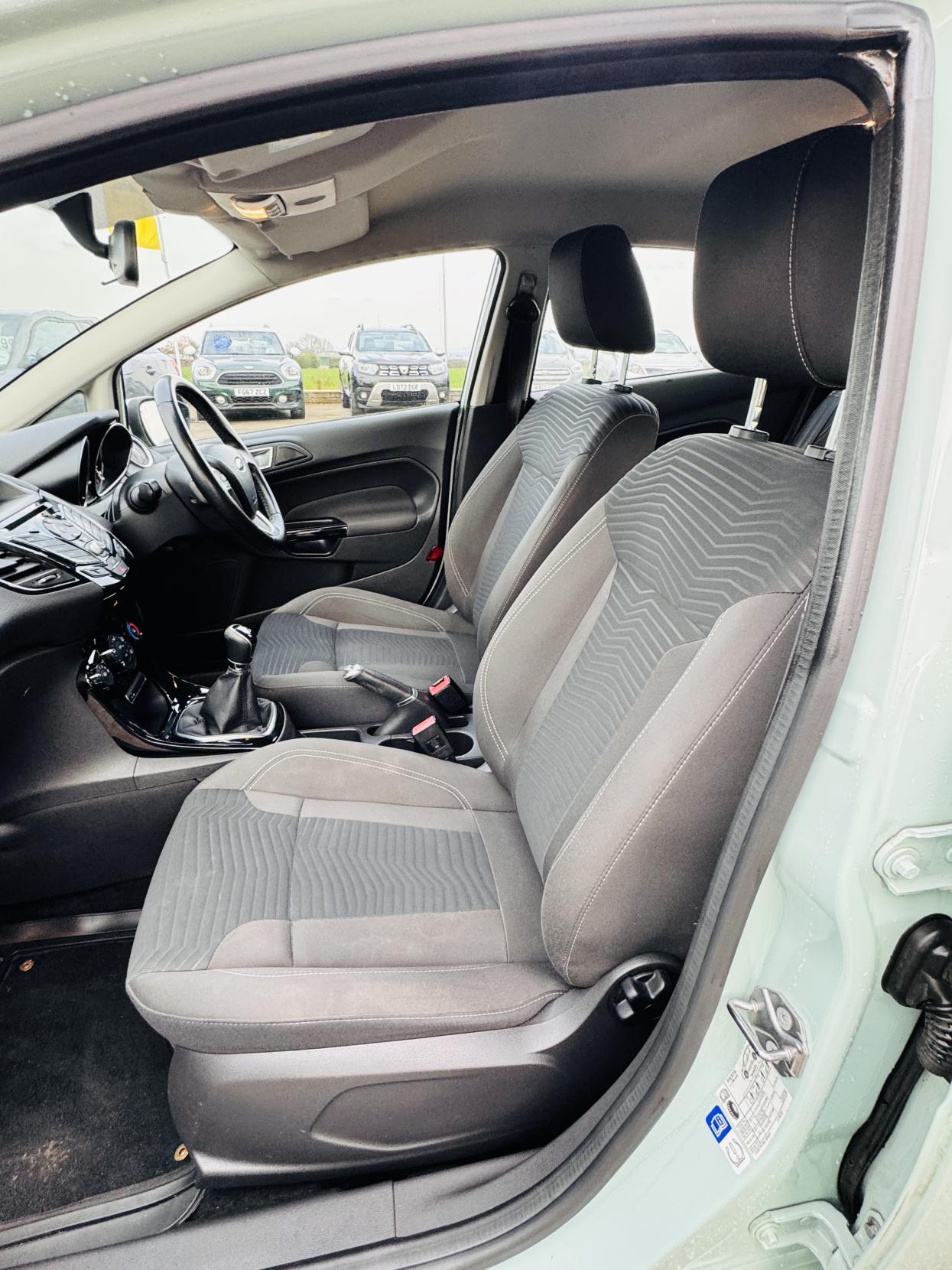 Ford Fiesta 1.0T EcoBoost Zetec Hatchback 5dr Petrol Manual Euro 6 (s/s) (100 ps)