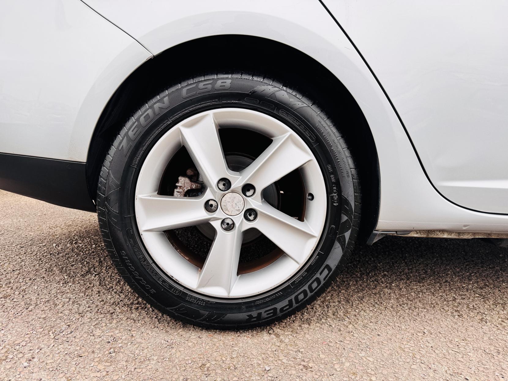 SEAT Ibiza 1.6 TDI CR Sport ST 5dr Diesel Manual Euro 5 (105 ps)