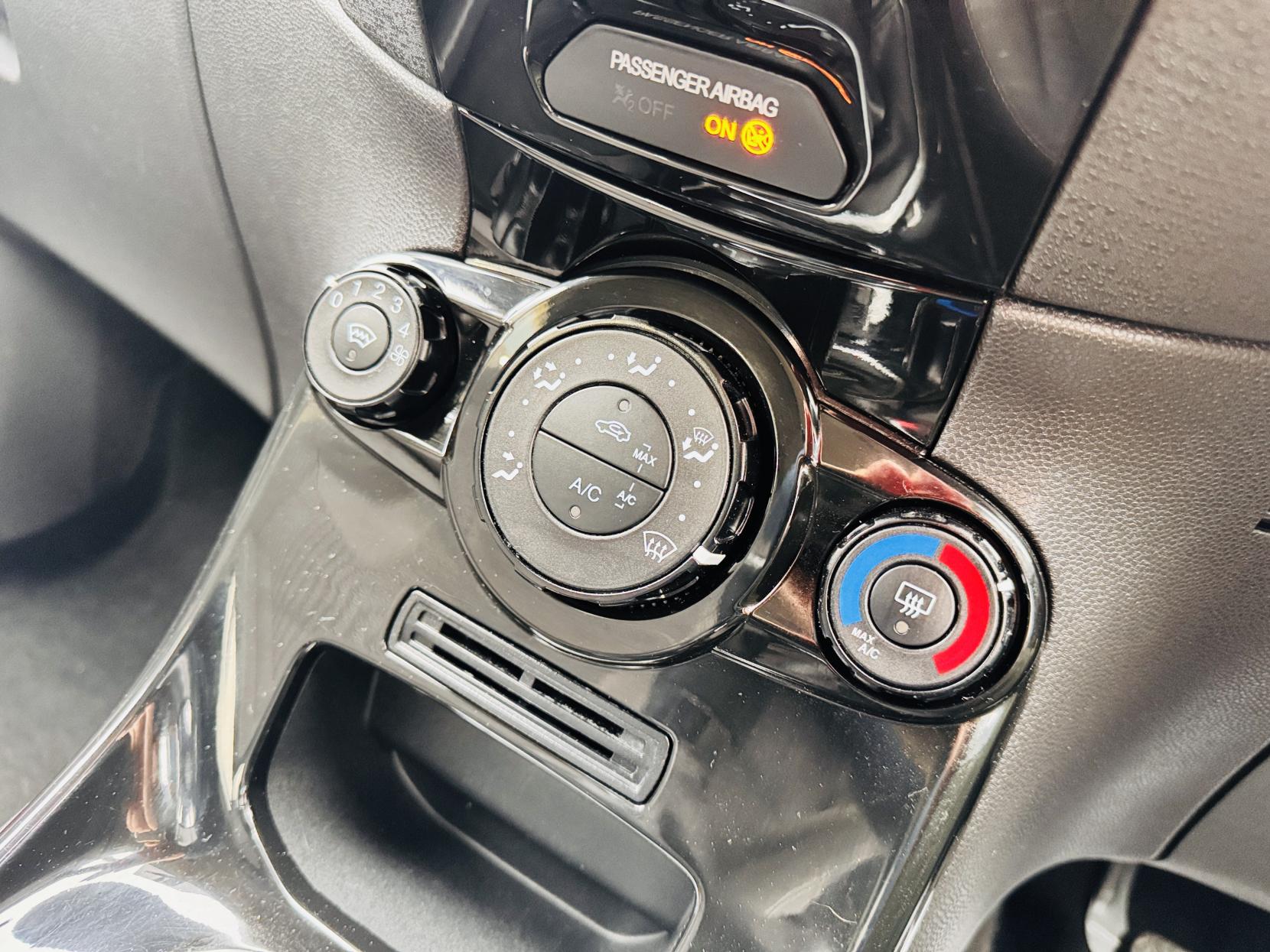 Ford Fiesta 1.25 Zetec Hatchback 5dr Petrol Manual Euro 5 (82 ps)