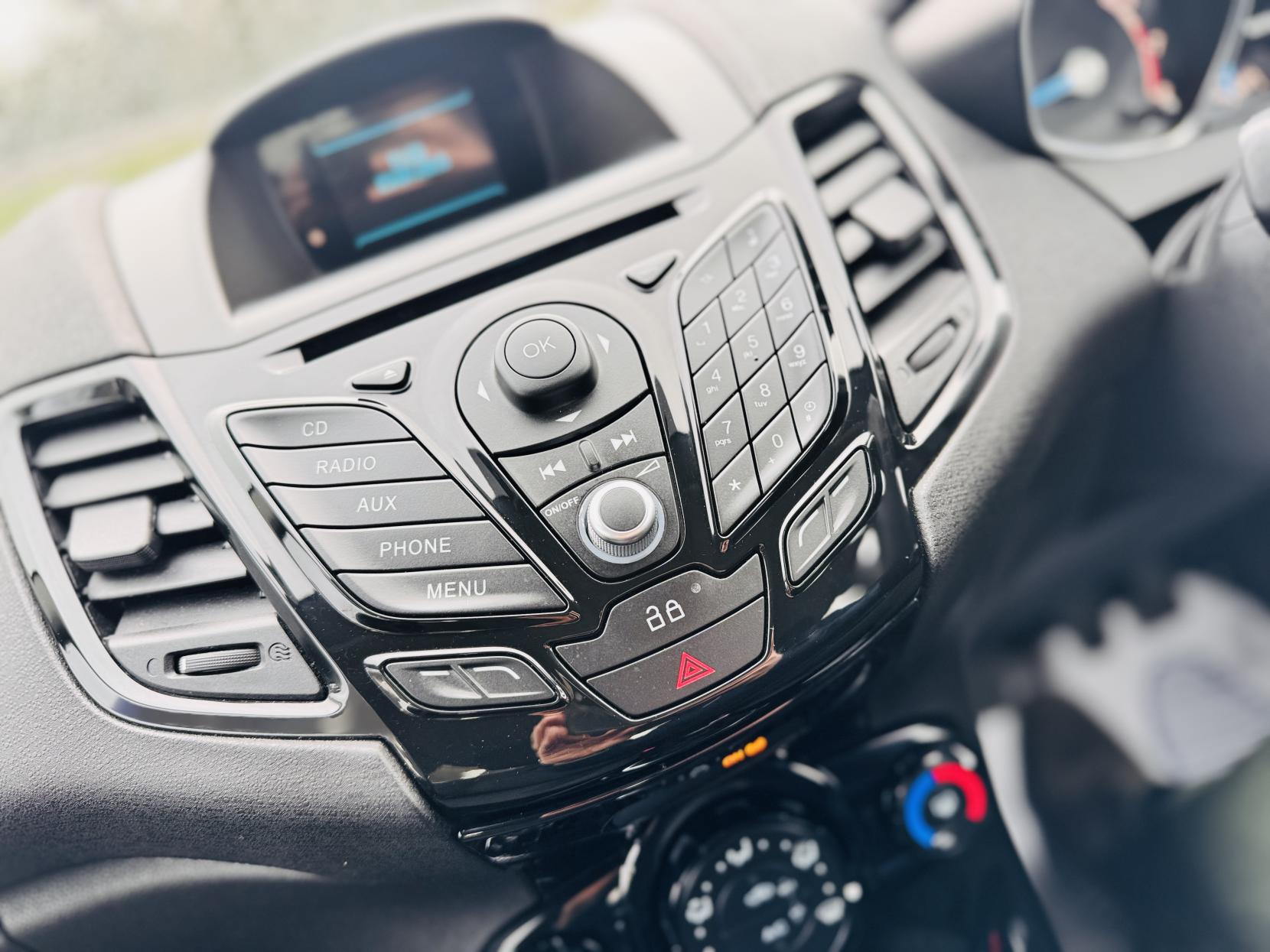 Ford Fiesta 1.25 Zetec Hatchback 5dr Petrol Manual Euro 5 (82 ps)