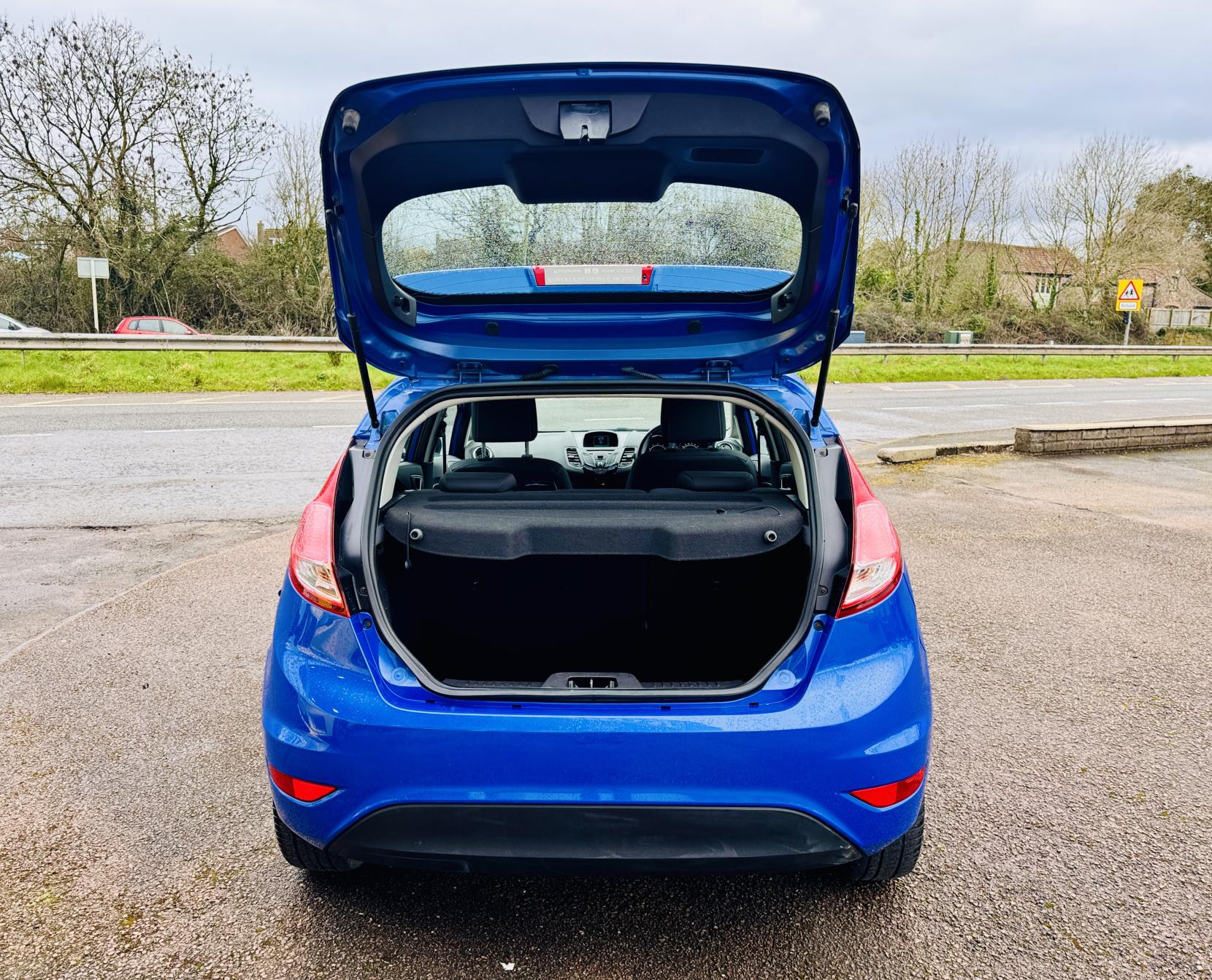 Ford Fiesta 1.25 Zetec Hatchback 5dr Petrol Manual Euro 5 (82 ps)